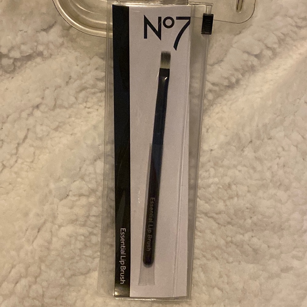 Essential lip brush from No 7